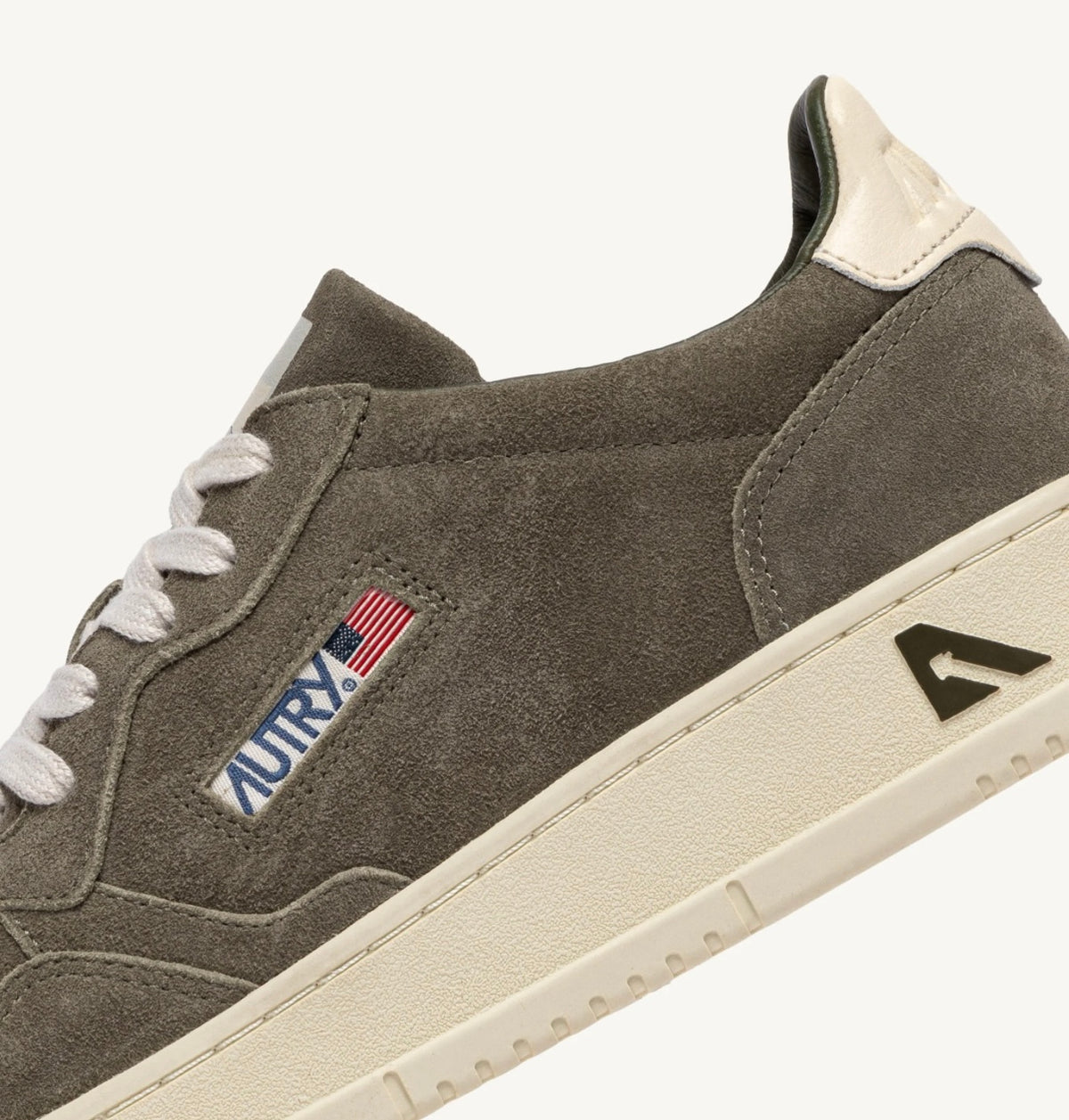 SNEAKERS AUTRY UH04
